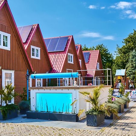 Kompleks Wypoczynkowy Pomerania Z Podgrzewanym Basenem 30 Metrow Do Morza Rewal Extérieur photo