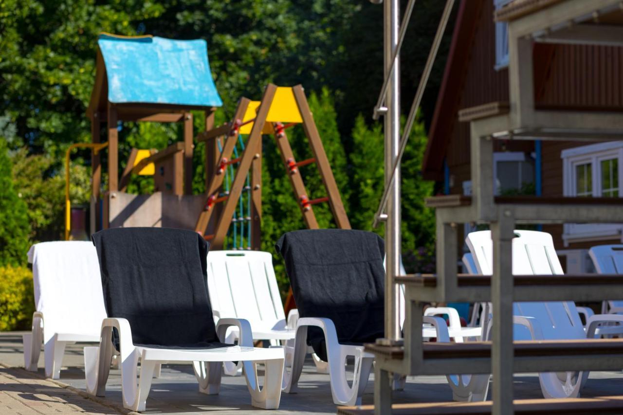 Kompleks Wypoczynkowy Pomerania Z Podgrzewanym Basenem 30 Metrow Do Morza Rewal Extérieur photo